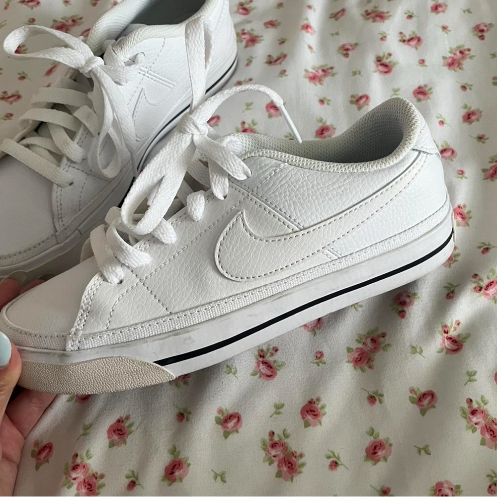 Nike White and Black Sneakers